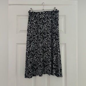 Skirt, black & white print, estimated is a  small